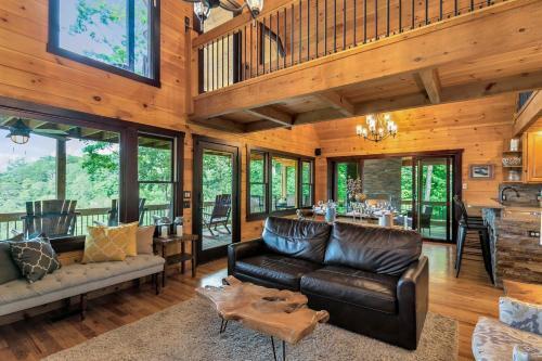 Elegant Forest Escape With Hot Tub, Views And More