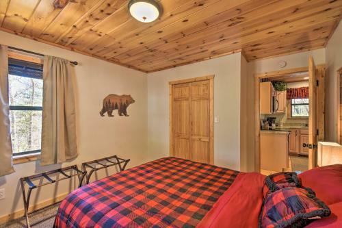 Spacious Cabin With Furnished Deck And Fire Pit!