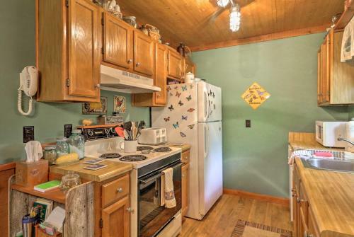 Cozy Pine Mountain Cabin With Screened Porch And Yard!