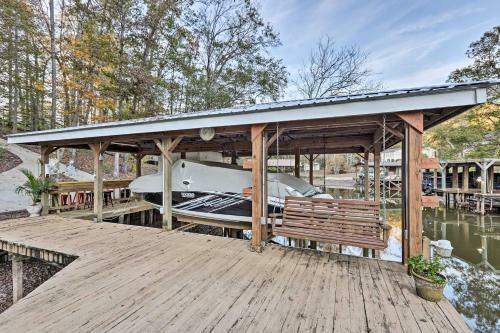 Lake Sinclair Haven With Dock, Fire Pit And Kayak