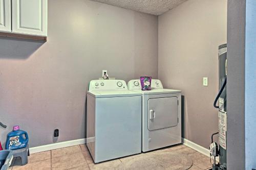 Updated Savannah Home With Yard - Near River Street!