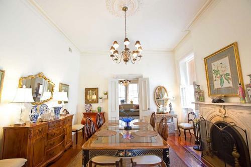 Wilkes Pied-a-terre By Lucky Savannah