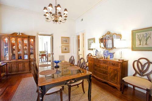 Wilkes Pied-a-terre By Lucky Savannah