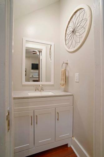 4 Bedroom Large Renovated Townhouse