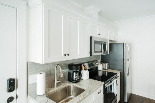 Lady Liberty Carriage House By Lucky Savannah