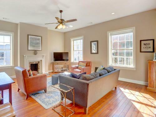 Heated Pool Access Flex Cancelation 3-unit Rental Perfectly In Historic District