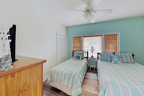 Apartamento New Listing! Beachside Villa With Bay Views & Pool Condo