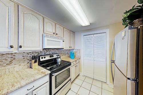 Apartamento New Listing! Beachside Villa With Bay Views & Pool Condo