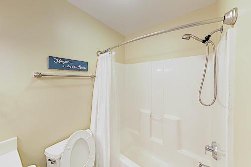 Apartamento New Listing! Beachside Villa With Bay Views & Pool Condo