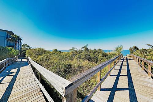 Apartamento New Listing! Beachside Villa With Bay Views & Pool Condo