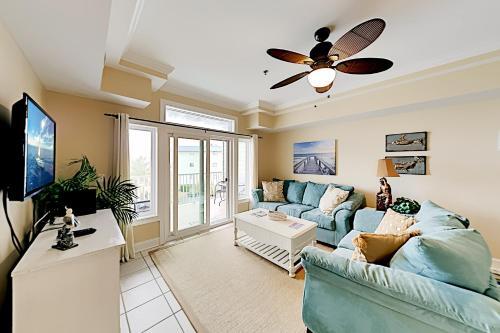Apartamento New Listing! Beachside Villa With Bay Views & Pool Condo