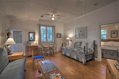 Tybee Island Blue Cottage With Patio, Walk To Beach