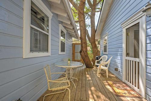 Tybee Island Blue Cottage With Patio, Walk To Beach