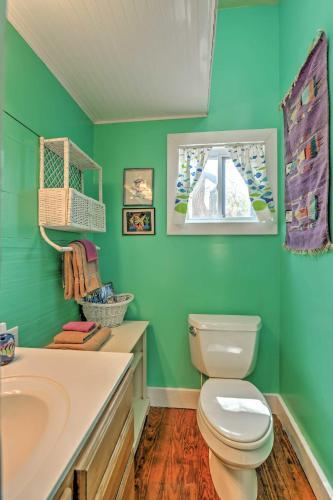 Tybee Island Blue Cottage With Patio, Walk To Beach
