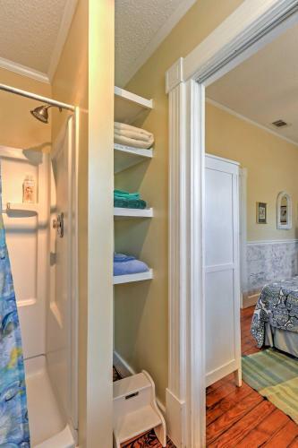 Tybee Island Blue Cottage With Patio, Walk To Beach