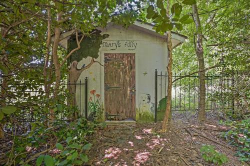 Charming Summerville Home With Yard And Sunroom!
