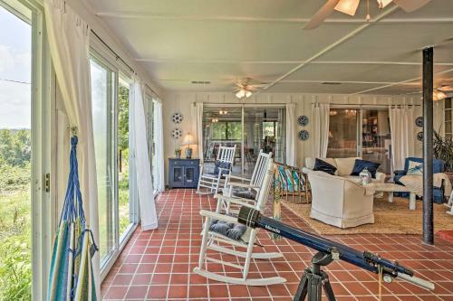 Charming Summerville Home With Yard And Sunroom!