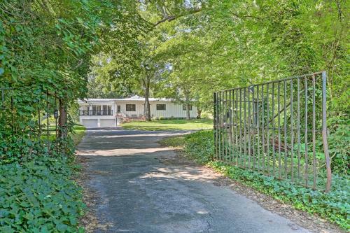 Charming Summerville Home With Yard And Sunroom!
