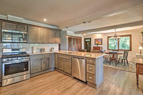 Charming Summerville Home With Yard And Sunroom!