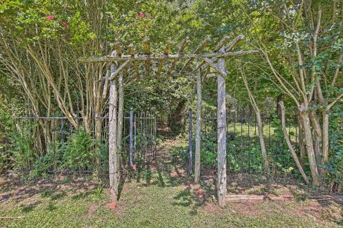 Charming Summerville Home With Yard And Sunroom!