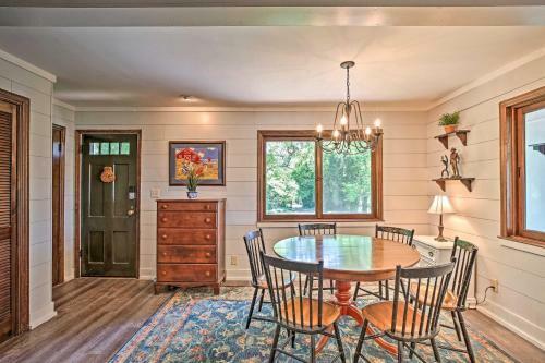 Charming Summerville Home With Yard And Sunroom!