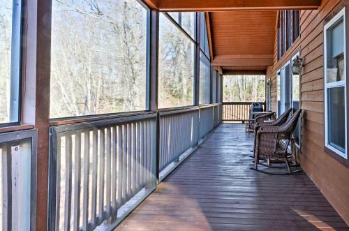 Cozy Tranquility Home With Porch And Mountain Views!
