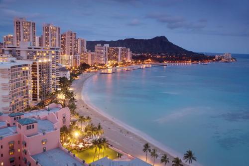 Hawaiian Monarch - Ocean-view Studio - Pool & Gym Hotel Room