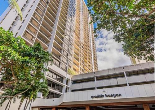 Waikiki Banyan T-1 Wb14