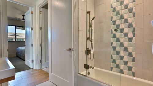 Maui Westside Presents: Luana Garden Villas 14d