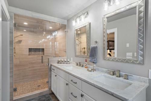 Lakeview Luxury