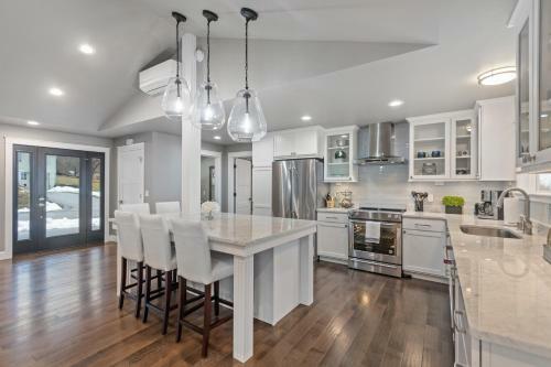 Lakeview Luxury