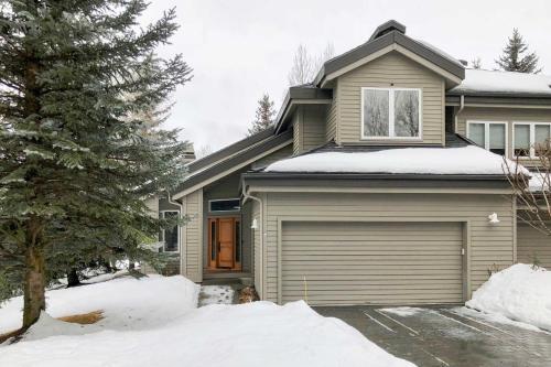 Sun Valley Townhome On Golf Course Near Ski Lifts!