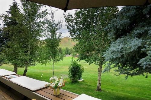 Sun Valley Townhome On Golf Course Near Ski Lifts!