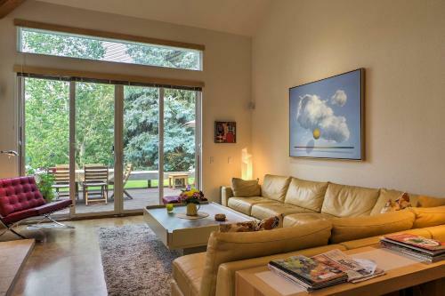 Sun Valley Townhome On Golf Course Near Ski Lifts!