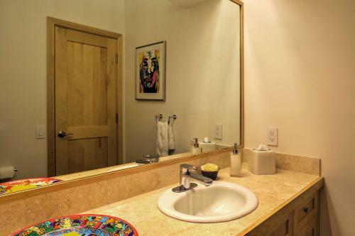 Sun Valley Townhome On Golf Course Near Ski Lifts!