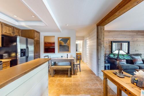 4027 Bluff