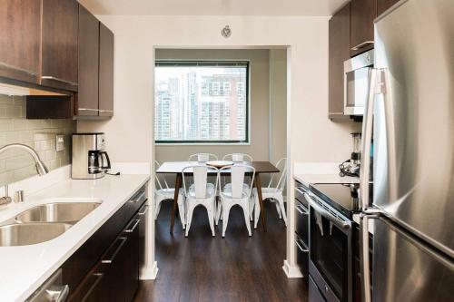 Apartamento 2br Navy Pier Loft With Pool, Gym & Views By Envitae
