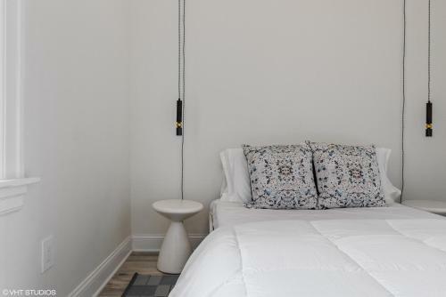 One Bedroom Suite In East Lincoln Park