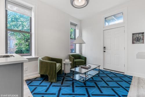 One Bedroom Suite In East Lincoln Park