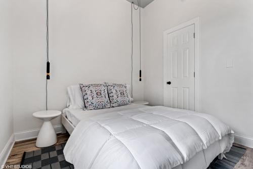 One Bedroom Suite In East Lincoln Park