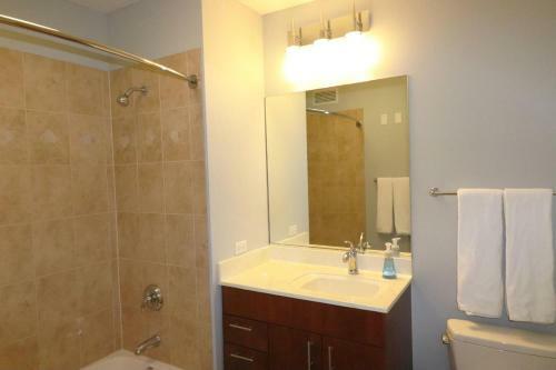 Apartamento Had A Pleasant Visit On Dch 215 West Washington