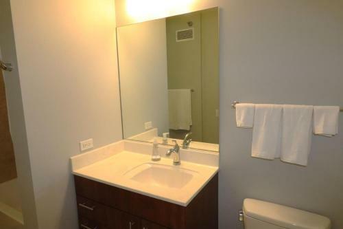 Apartamento Had A Pleasant Visit On Dch 215 West Washington