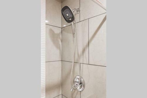4 Bedroom, 2 Full, 2 Half Bath South Side Greystone Townhome