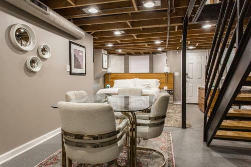 4 Bedroom, 2 Full, 2 Half Bath South Side Greystone Townhome