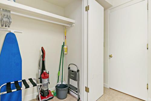Apartamento Highland Park Minimalist Studio Unit - Near Metra!