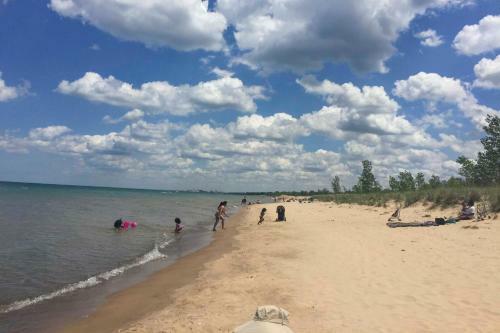 Lakefront Family Retreat With Grill Steps To Beach!