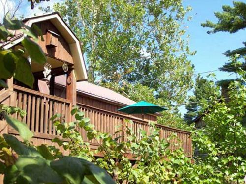 The Iris Garden Downtown Cottages And Suites