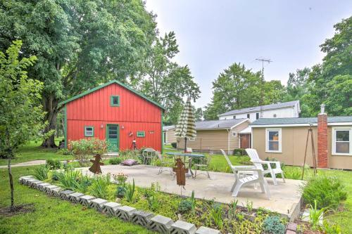 Cozy Cottage With Dock And Patio By Indiana Beach
