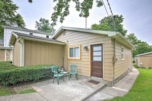 Cozy Cottage With Dock And Patio By Indiana Beach