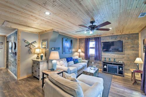 Cozy Cottage With Dock And Patio By Indiana Beach
